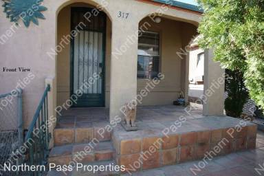 Main picture of 317 S Park St