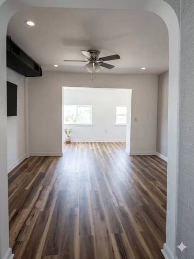 Main picture of 5735 Race St