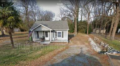 Main picture of 107 E Main St