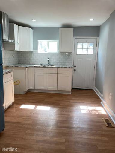 Main picture of 2627 S Sheridan St