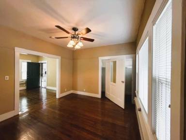 Main picture of 513 International Blvd