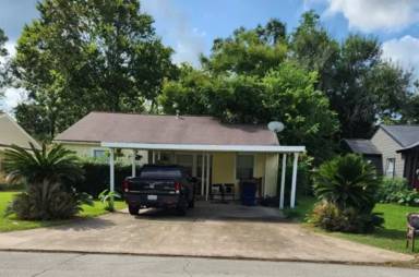 Main picture of 740 Lorrain St
