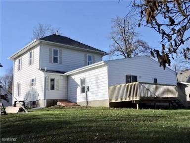 Main picture of 221 S 5th St