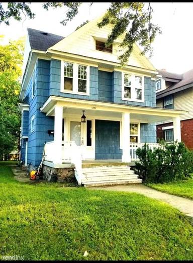 Main picture of 1228 Logan St SE