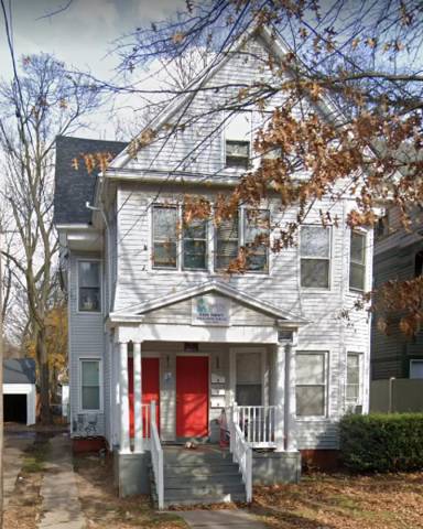 Main picture of 869 Elm St