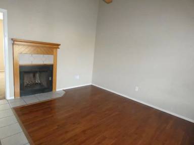 Main picture of 48 Teakwood St