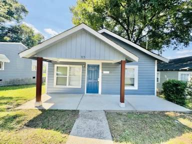 Main picture of 1404 N York St