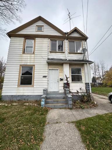 Main picture of 6821 Claasen Ave