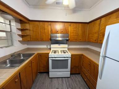 Main picture of 1108 E 58th St