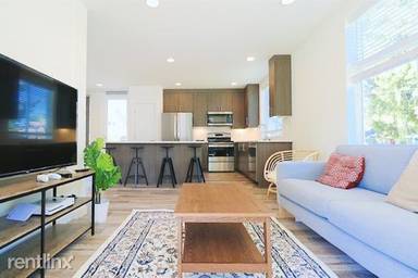 Main picture of 5634 Brooklyn Ave NE