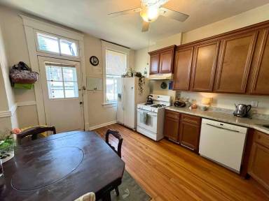 Main picture of 3524A Wyoming St