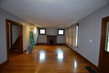 Main picture of 215 E Longview Ave