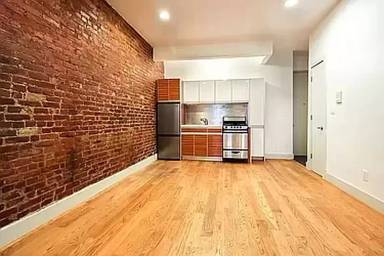 Main picture of 890 Myrtle Ave