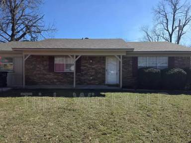 Main picture of 4 Georgeann Cir