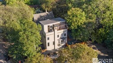 Main picture of 519 W 22nd St
