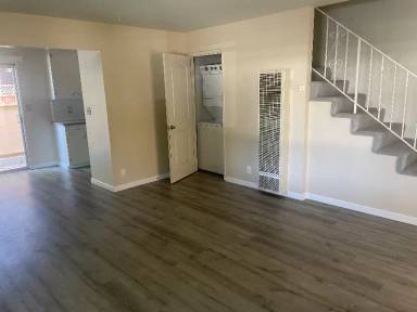 Main picture of 211 Easy St
