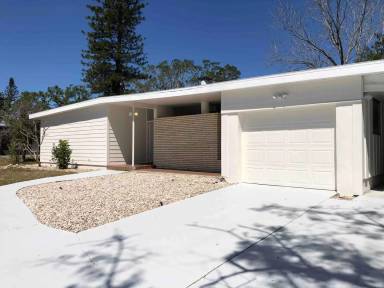 Main picture of 2753 Valencia Dr