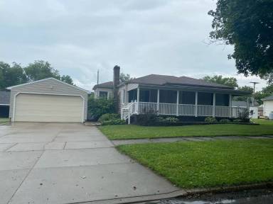 Main picture of 325 Hayes Ave