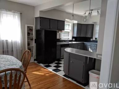 Main picture of 2904 Maplewood Ave