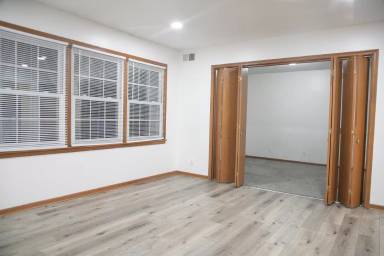 Main picture of 5828 Erskine St