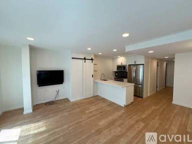 Main picture of 8 W Hill St