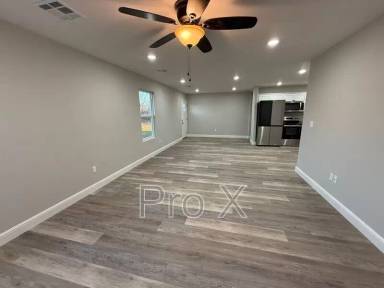 Main picture of 113 W Lewis St