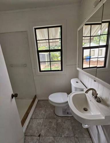 Main picture of 2208 S Air Depot Blvd