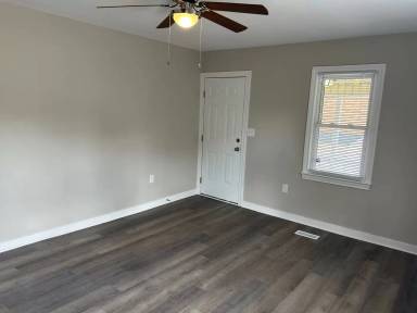 Main picture of 9 NE 30th St