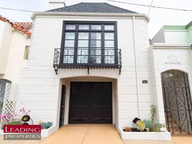 Main picture of 1578 27th Ave