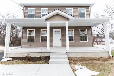 Main picture of 1554 Bay St