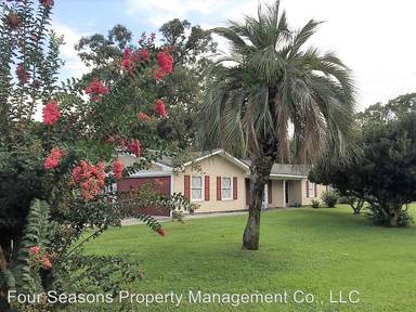 Main picture of 201 Oakwood Dr