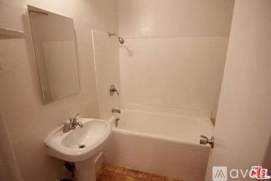 Main picture of 6434 Yucca St