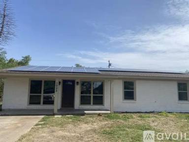 Main picture of 1005 E Crockett Ave