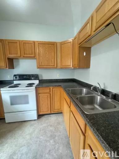 Main picture of 907 W 3rd St