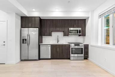 Main picture of 3975 NE Garfield Ave