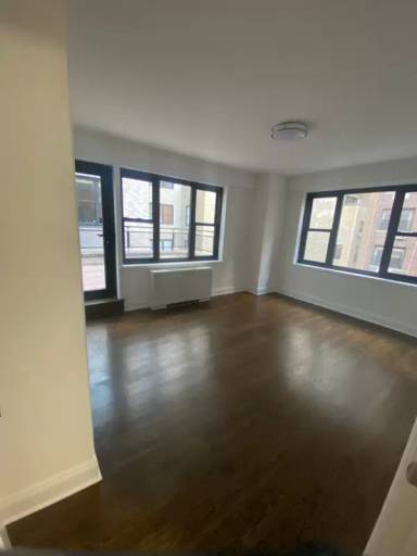 Main picture of Sutton Town House