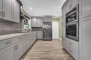 Main picture of 2310 De Soto Dr