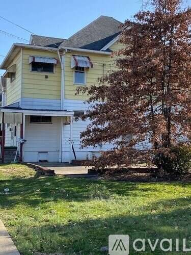 Main picture of 136 S 8th St