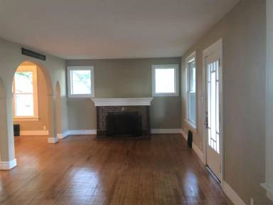Main picture of 110 N Bluff Rd