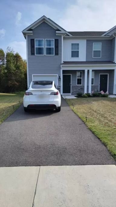 Main picture of 121 Mazzeo Dr