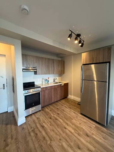 Main picture of 106 N Grove St