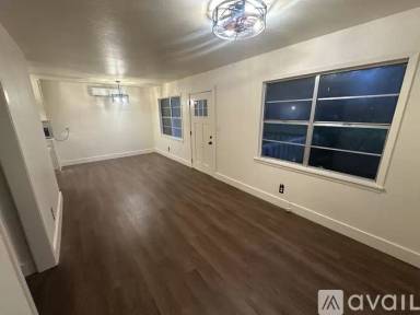Main picture of 819 Lakeview Dr