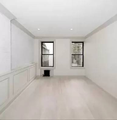 Main picture of 132 E 61st St