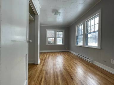 Main picture of 309 W 5th St