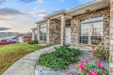 Main picture of 228 Riverchase Blvd