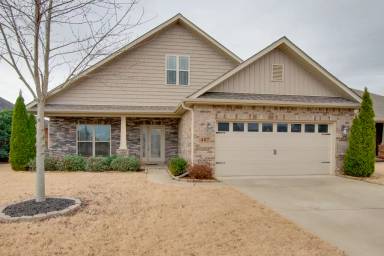 Main picture of 407 E Mossyleaf Dr SW