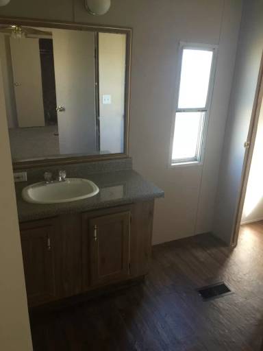 Main picture of 3200 N Grand St