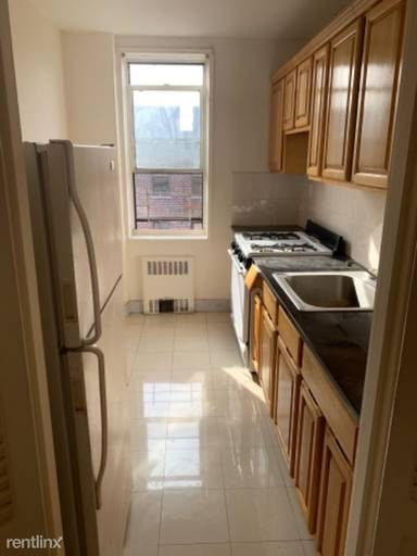 Main picture of 127 W 79th St