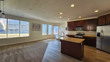 Main picture of 2738 N Turnberry Ln