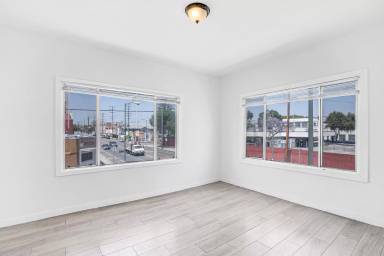 Main picture of 5261 S Main St